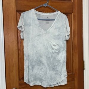 White and gray American Eagle tshirt